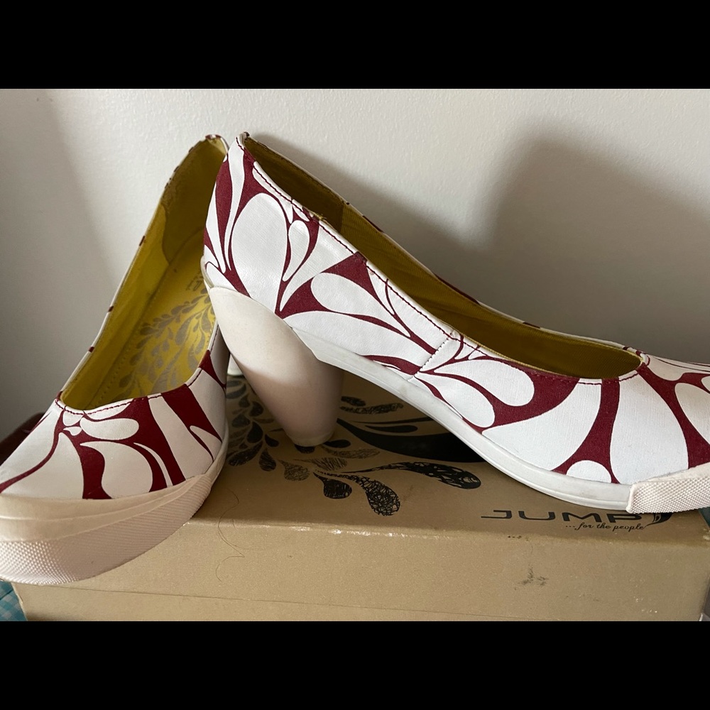 These shoes are great for wide feet!